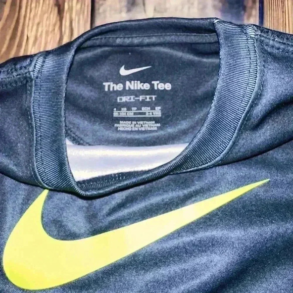 🎄Nike tshirt boys - YXS 4 - Picture 3 of 3